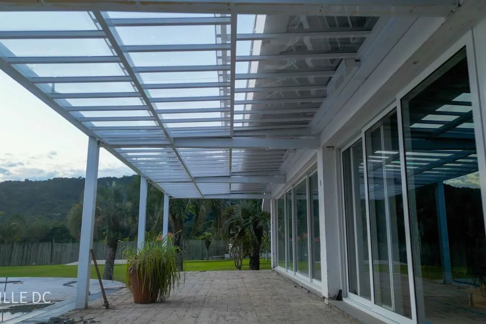 Cobertura de Policarbonato Compacto — projeto 7