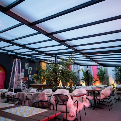 Cobertura Retrátil: conforto para o cliente e retorno para o empresário