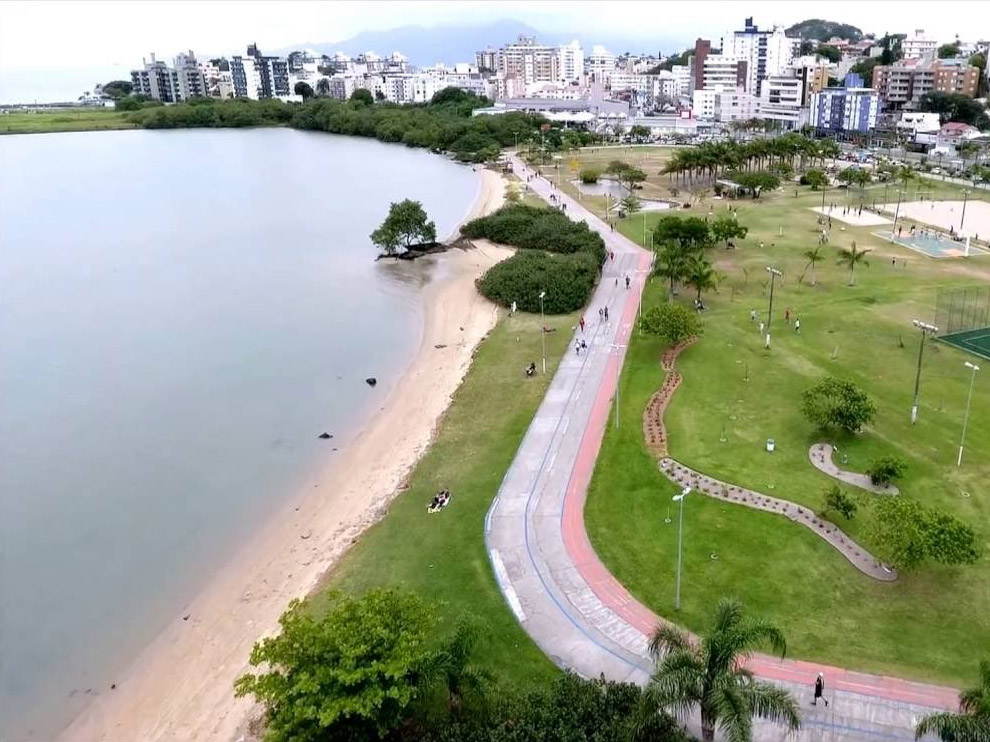 Praia do Parque dos Coqueiros / SC