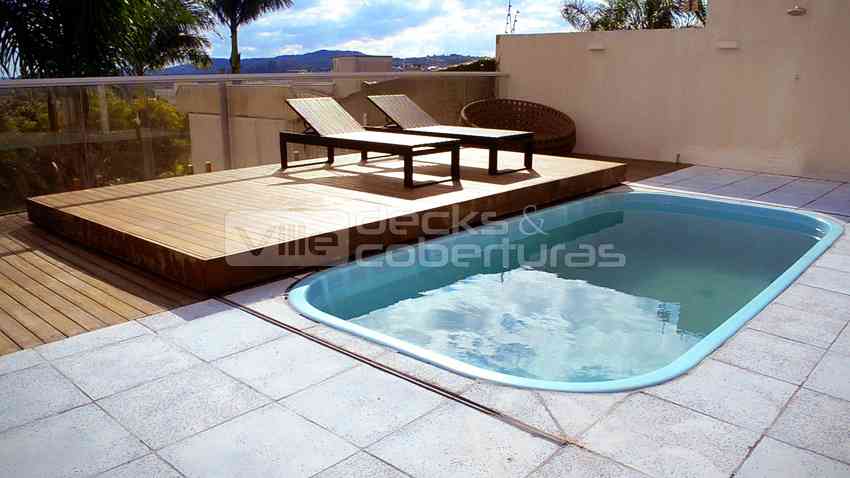 Deck Retrátil de Madeira Para Piscina em Lages / SC