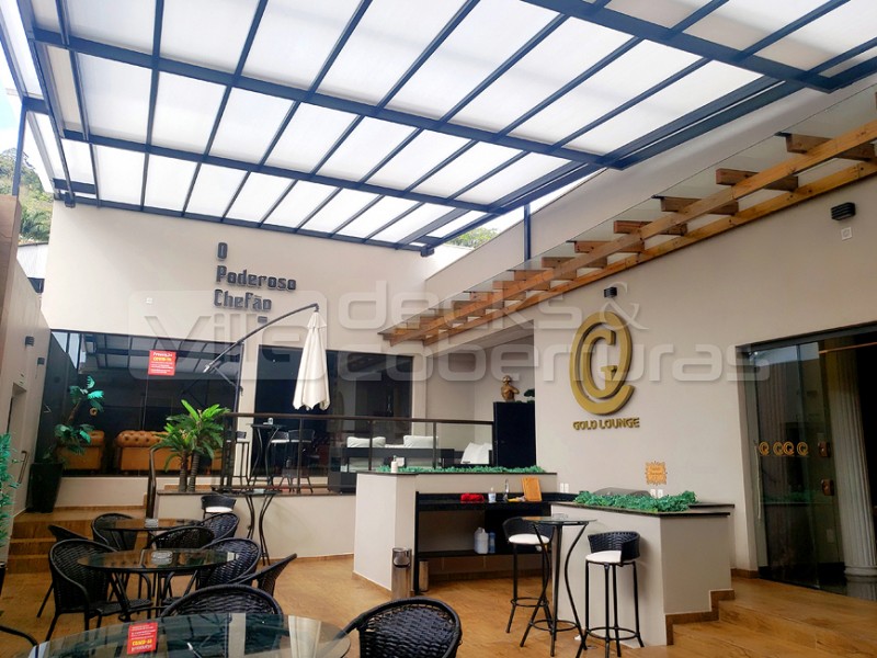 Cobertura Retrátil para Restaurante