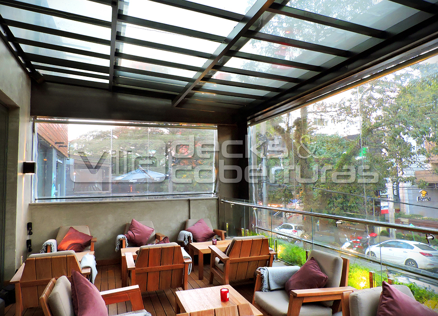 Cobertura Retrátil para Pubs